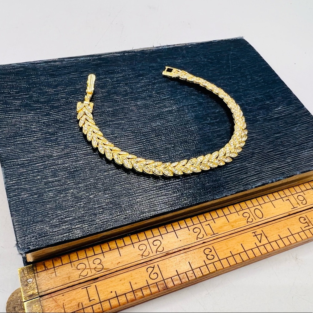Vintage leafy gold tone rhinestone bracelet estate costume jewelry 7” - Picture 6 of 14